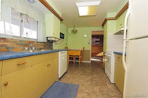 Kitchen - 5049 State Highway 72, Jackson, MO 63755 photo 3 of 7