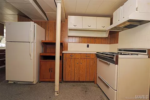 Kitchen - 5049 State Highway 72, Jackson, MO 63755 photo 6 of 7