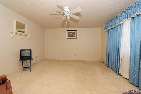 Living - 5049 State Highway 72, Jackson, MO 63755 photo 4 of 5