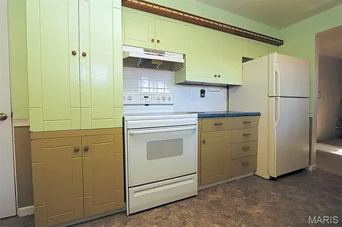 Kitchen - 5049 State Highway 72, Jackson, MO 63755 photo 2 of 7