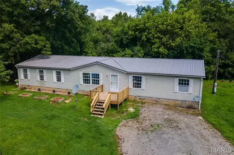 9222 Montgomery Ln, Goreville, IL 62939