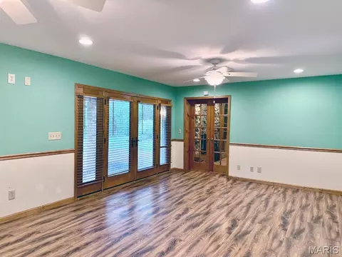 Living - 16482 Shady Mount Dr, Dexter, MO 63841 photo 3 of 4