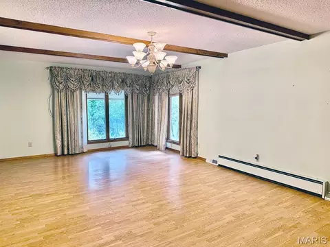 Living - 16482 Shady Mount Dr, Dexter, MO 63841 photo 2 of 4