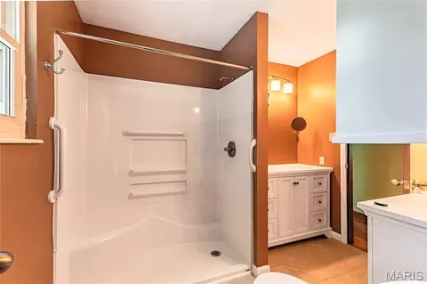 Bath - 71 Shady Oaks Dr, Eureka, MO 63025 photo 1 of 3