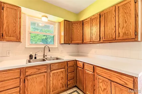 Kitchen - 71 Shady Oaks Dr, Eureka, MO 63025 photo 5 of 5
