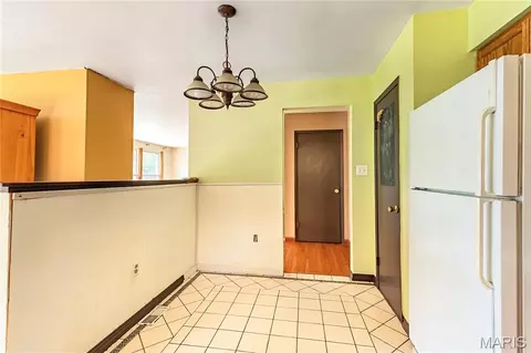 Kitchen - 71 Shady Oaks Dr, Eureka, MO 63025 photo 2 of 5