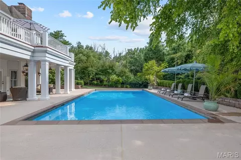 Exterior - 41 Manderleigh Est, Frontenac, MO 63131 photo 12 of 17