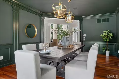 Dining - 41 Manderleigh Est, Frontenac, MO 63131 photo 2 of 5