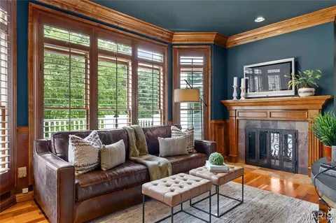 Living - 41 Manderleigh Est, Frontenac, MO 63131 photo 4 of 6