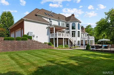 Exterior - 41 Manderleigh Est, Frontenac, MO 63131 photo 3 of 17
