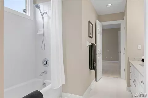Bath - 41 Manderleigh Est, Frontenac, MO 63131 photo 9 of 12
