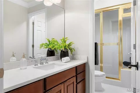 Bath - 41 Manderleigh Est, Frontenac, MO 63131 photo 12 of 12