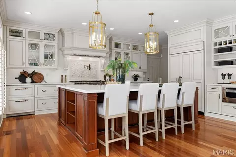 Kitchen - 41 Manderleigh Est, Frontenac, MO 63131 photo 2 of 4