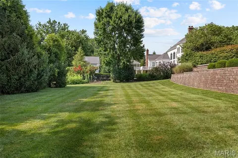Exterior - 41 Manderleigh Est, Frontenac, MO 63131 photo 17 of 17