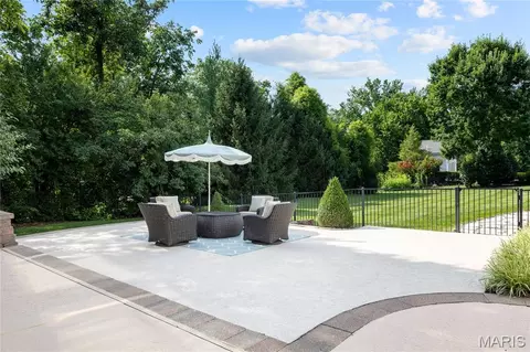 Exterior - 41 Manderleigh Est, Frontenac, MO 63131 photo 16 of 17