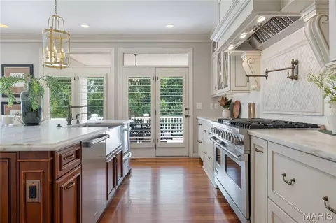 Kitchen - 41 Manderleigh Est, Frontenac, MO 63131 photo 4 of 4