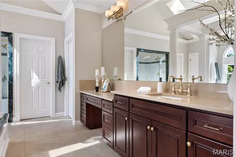 Bath - 41 Manderleigh Est, Frontenac, MO 63131 photo 5 of 12