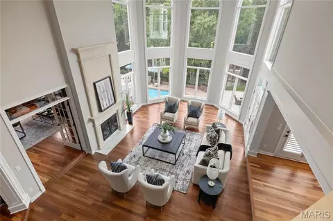Living - 41 Manderleigh Est, Frontenac, MO 63131 photo 3 of 6