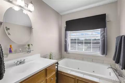 Bath - 385 Spring Hill Rd, Jackson, MO 63755 photo 3 of 7