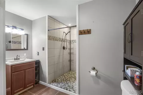 Bath - 385 Spring Hill Rd, Jackson, MO 63755 photo 6 of 7