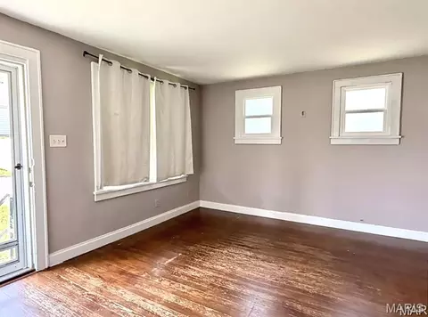 Living - 8 Lindner Ln, Union, MO 63084 photo 1 of 3