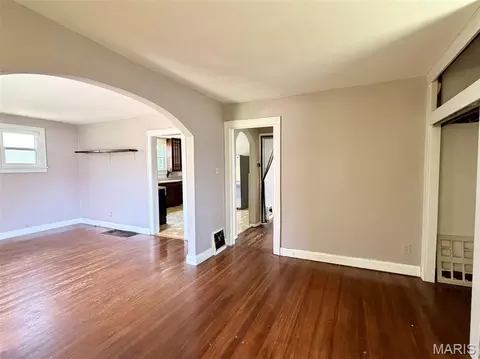 Living - 8 Lindner Ln, Union, MO 63084 photo 2 of 3