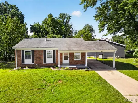 7416 Foxmont Dr, Hazelwood, MO 63042