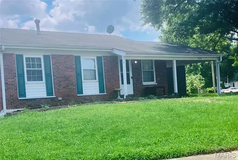 7416 Foxmont Dr, Hazelwood, MO 63042