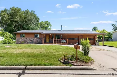 85 Susan Dr, Saint Charles, MO 63301
