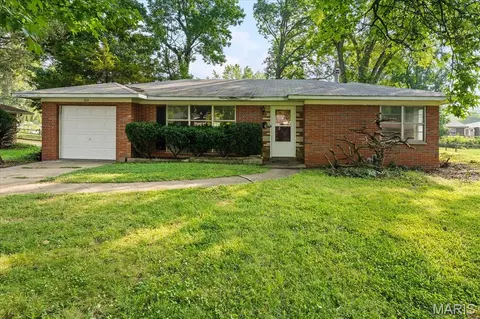 213 Blue Ridge Dr, Belleville, IL 62223