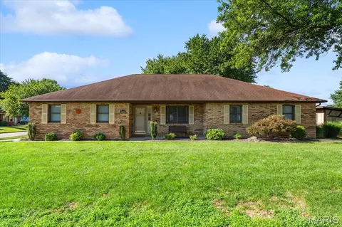 3240 Fielding Ln, Belleville, IL 62221