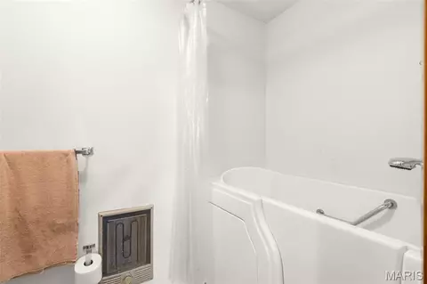 Bath - 3810 Sunny Rd, Washington, MO 63090 photo 3 of 3