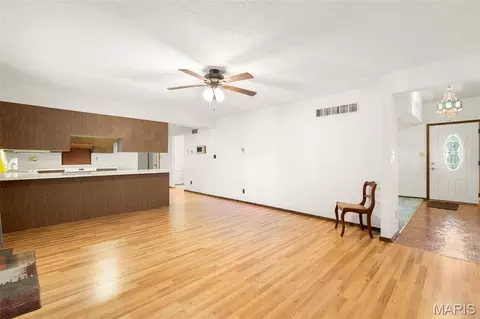 Living - 3810 Sunny Rd, Washington, MO 63090 photo 5 of 5