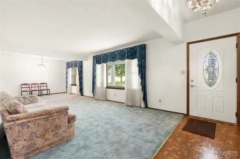 Living - 3810 Sunny Rd, Washington, MO 63090 photo 1 of 5