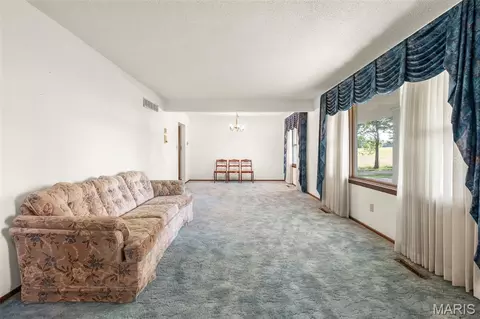 Living - 3810 Sunny Rd, Washington, MO 63090 photo 2 of 5
