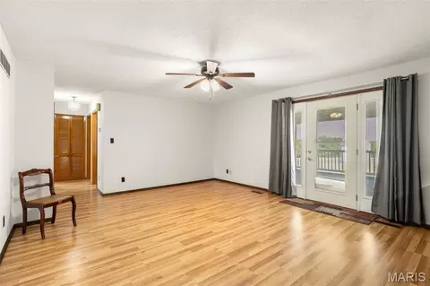 Living - 3810 Sunny Rd, Washington, MO 63090 photo 4 of 5