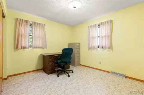Bedroom - 3810 Sunny Rd, Washington, MO 63090 photo 1 of 10
