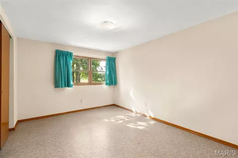 Bedroom - 3810 Sunny Rd, Washington, MO 63090 photo 6 of 10