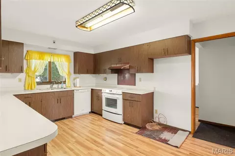 Kitchen - 3810 Sunny Rd, Washington, MO 63090 photo 3 of 3