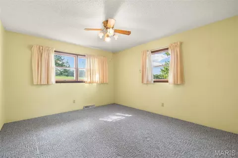 Bedroom - 3810 Sunny Rd, Washington, MO 63090 photo 3 of 10