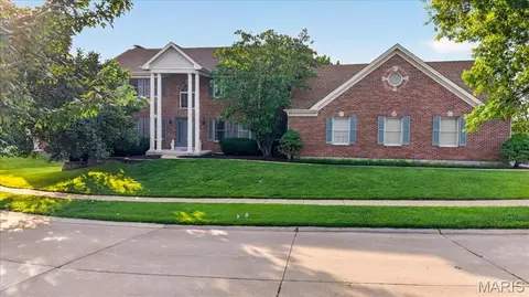 2259 Sycamore Dr, Chesterfield, MO 63017