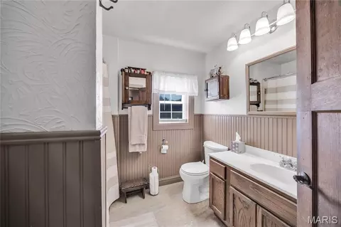 Bath - 2302 Berkemeyer Rd, Hermann, MO 65041 photo 1 of 4
