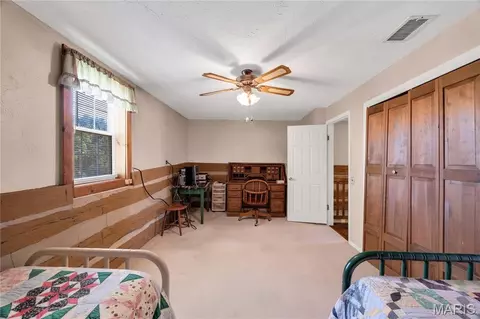 Bedroom - 2302 Berkemeyer Rd, Hermann, MO 65041 photo 12 of 12
