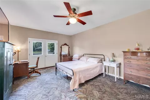 Bedroom - 2302 Berkemeyer Rd, Hermann, MO 65041 photo 2 of 12