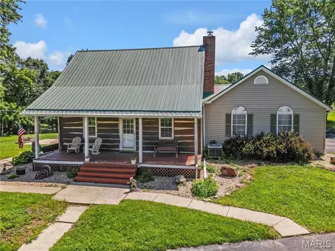 Exterior - 2302 Berkemeyer Rd, Hermann, MO 65041 photo 3 of 22