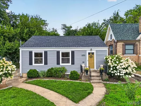 818 Sanders Pl, Crestwood, MO 63126