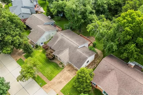 View/Area - 808 Dinard Dr, Ballwin, MO 63021 photo 2 of 2