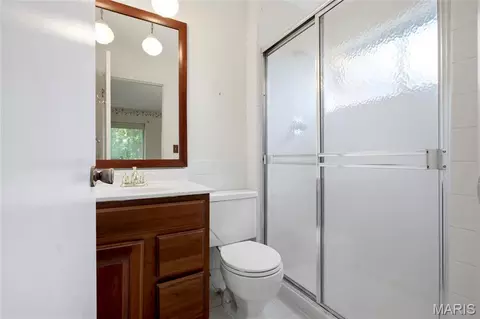 Bath - 808 Dinard Dr, Ballwin, MO 63021 photo 1 of 2