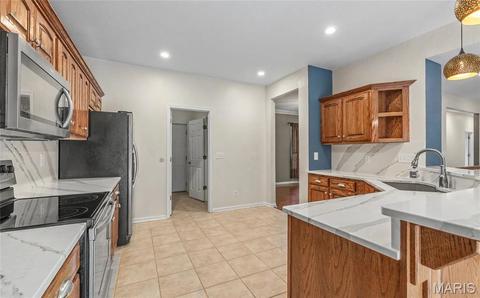 Kitchen - 10470 Pine Needle Cir, Rolla, MO 65401 photo 2 of 3