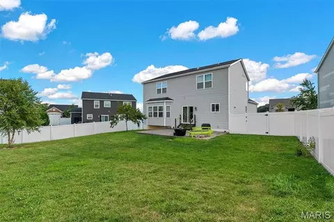 Exterior - 225 Thorn Brook Dr, O'fallon, MO 63366 photo 6 of 9